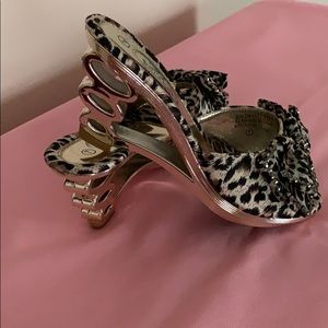 🍀Sale🍀Bolaro Leopard Print wedge shoes- Size 7M
